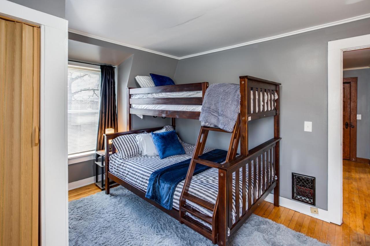 Spacious Home With In-Unit Laundry, Parking, 1Gb Wifi, & Patio Deck Rochester Exterior foto