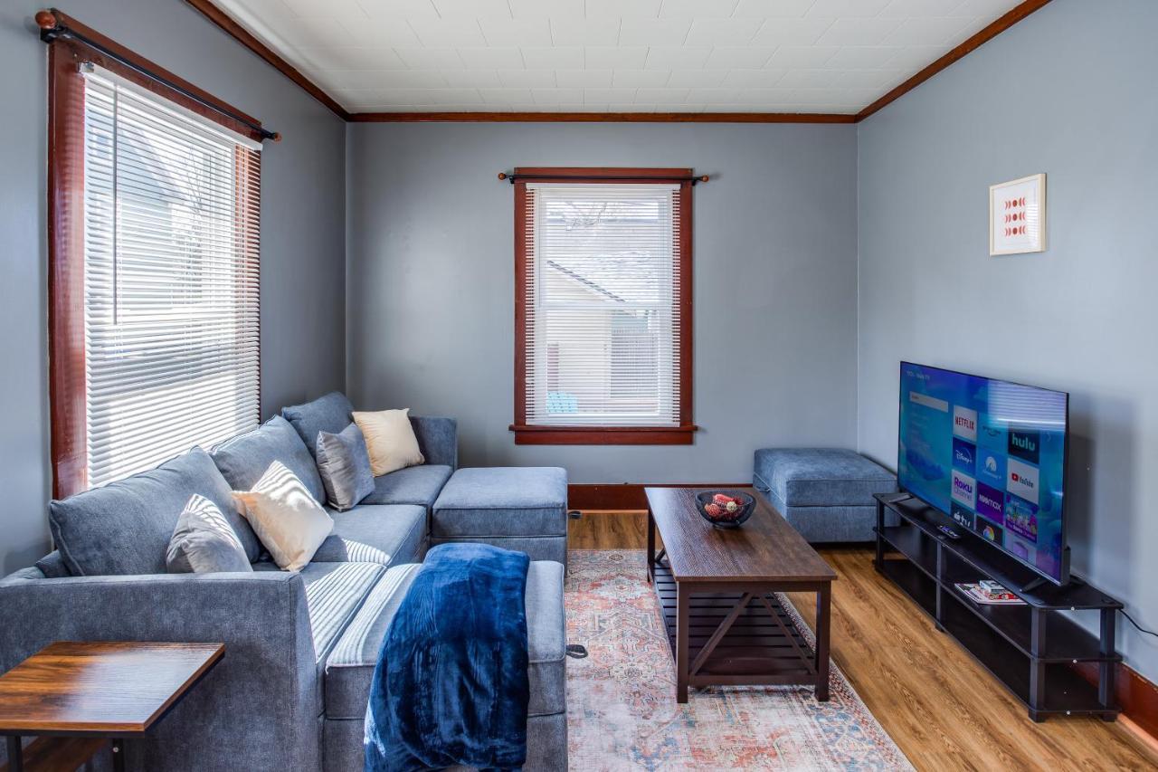 Spacious Home With In-Unit Laundry, Parking, 1Gb Wifi, & Patio Deck Rochester Exterior foto